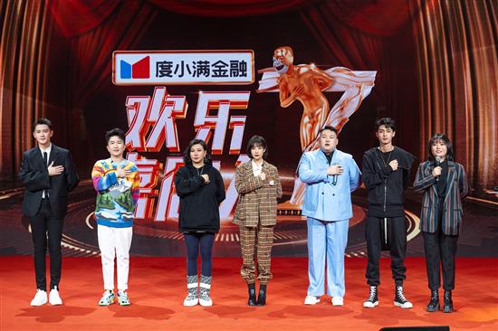 左起：熊梓淇、张大大、范湉湉、李艺彤、纯情阿伟、秦霄贤、李雪琴